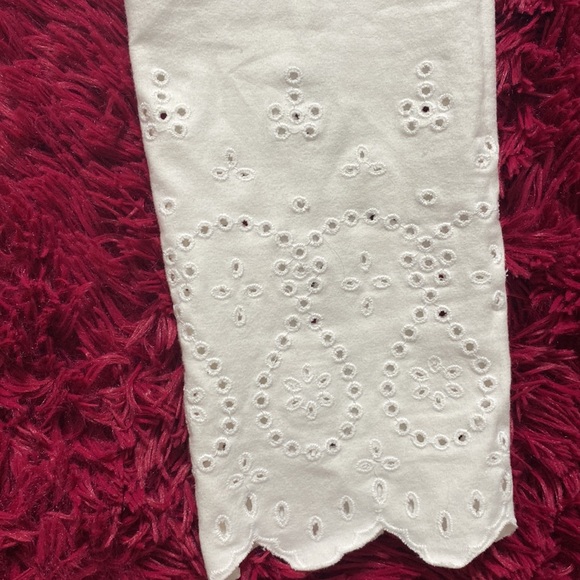 HUE white floral cutout leggings - Picture 4 of 15